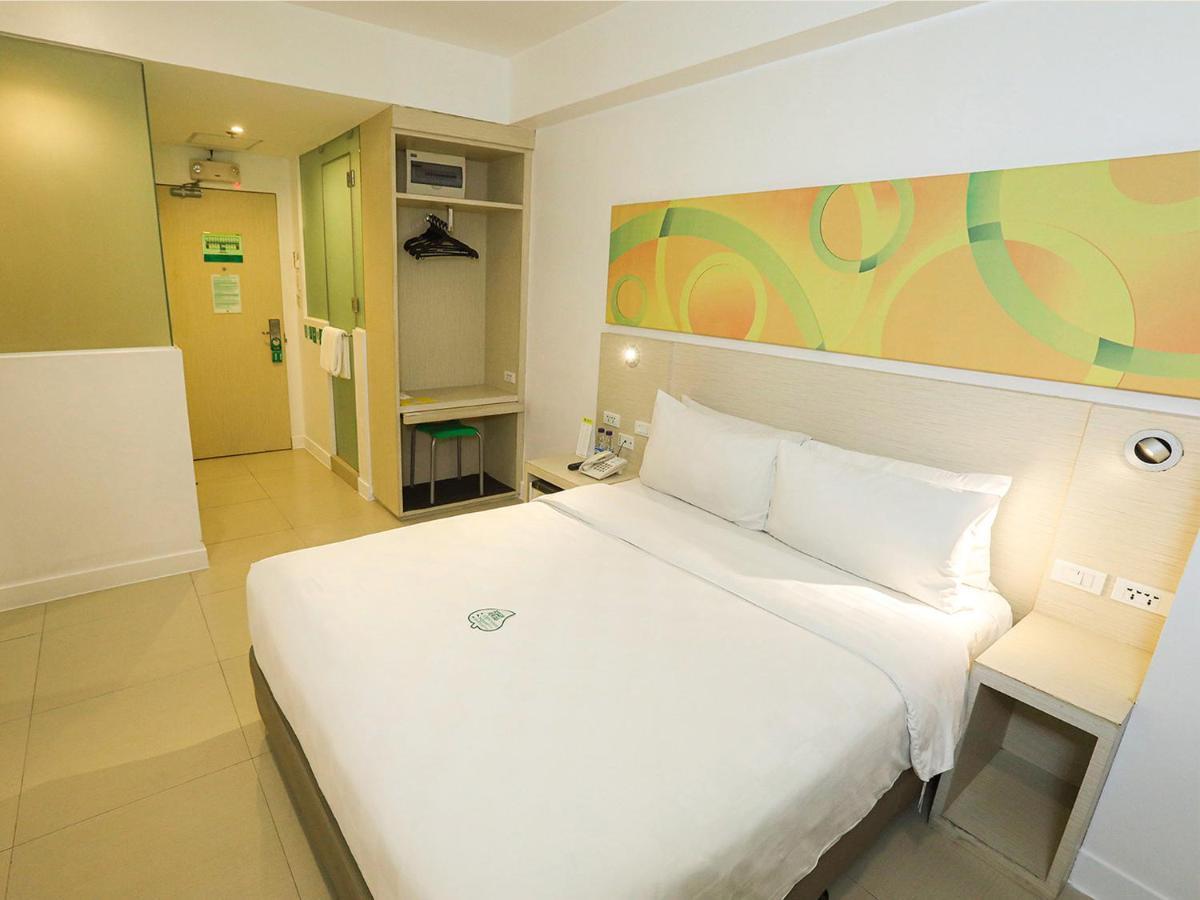 Go Hotels Manila Airport Road Paranaque City Buitenkant foto