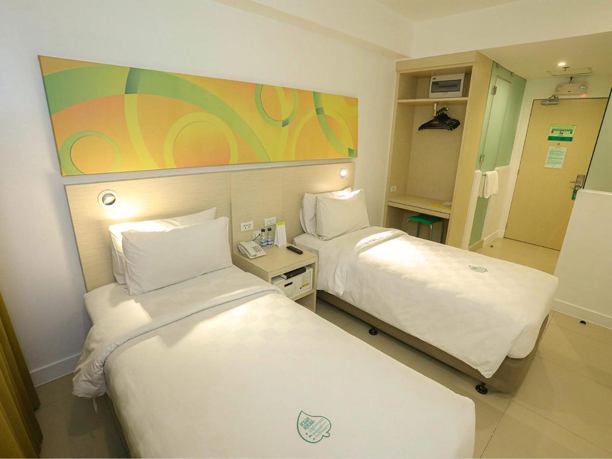 Go Hotels Manila Airport Road Paranaque City Buitenkant foto