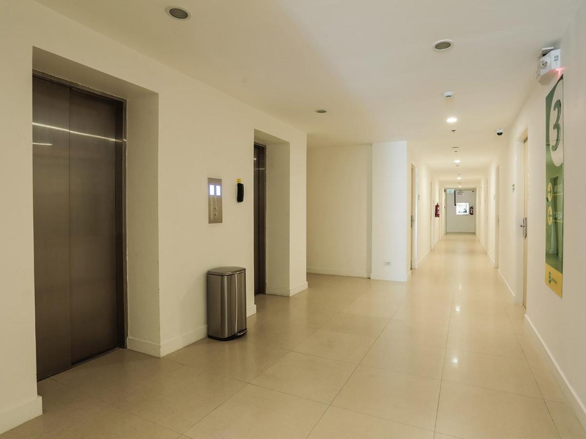 Go Hotels Manila Airport Road Paranaque City Buitenkant foto