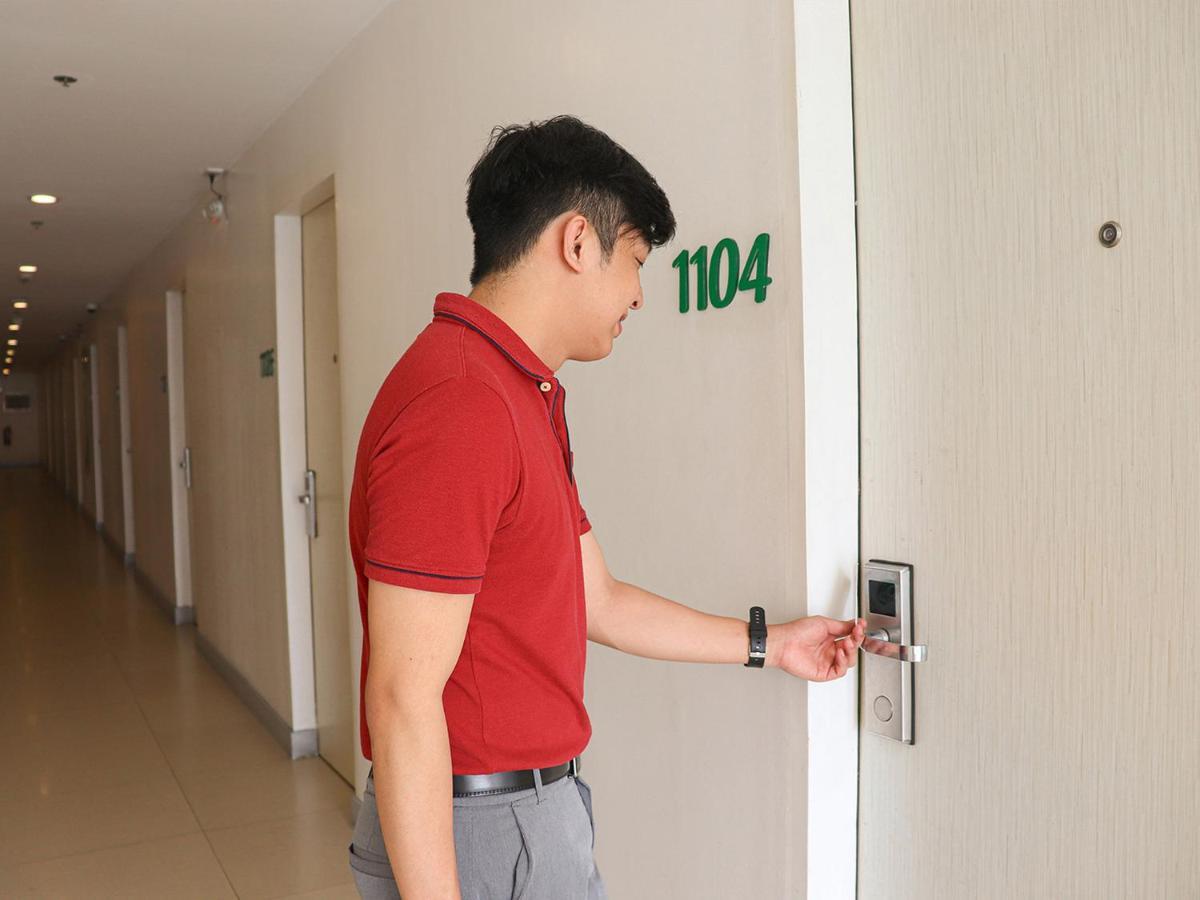 Go Hotels Manila Airport Road Paranaque City Buitenkant foto