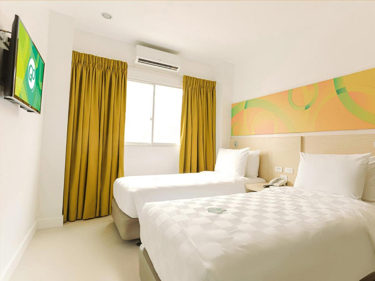 Go Hotels Manila Airport Road Paranaque City Buitenkant foto