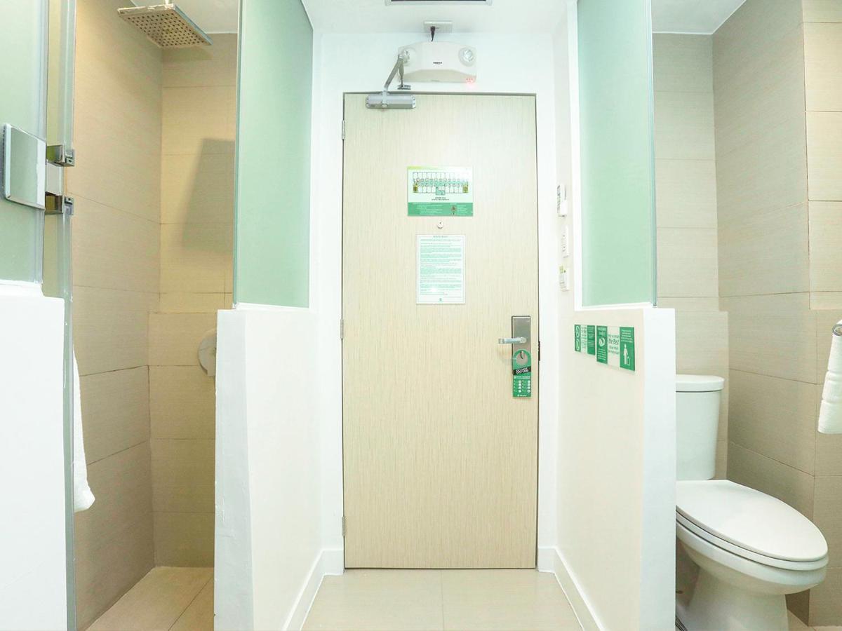 Go Hotels Manila Airport Road Paranaque City Buitenkant foto