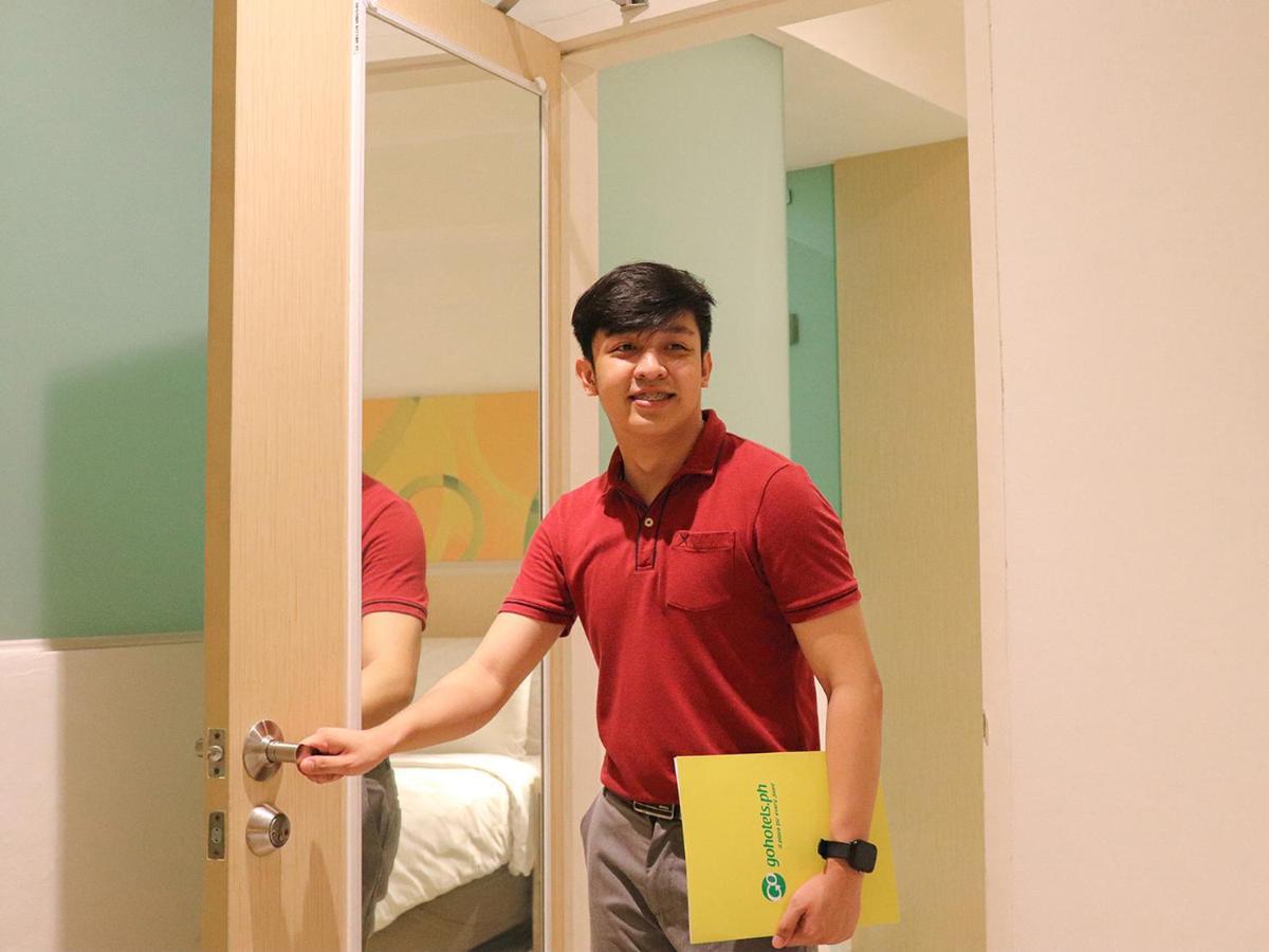 Go Hotels Manila Airport Road Paranaque City Buitenkant foto