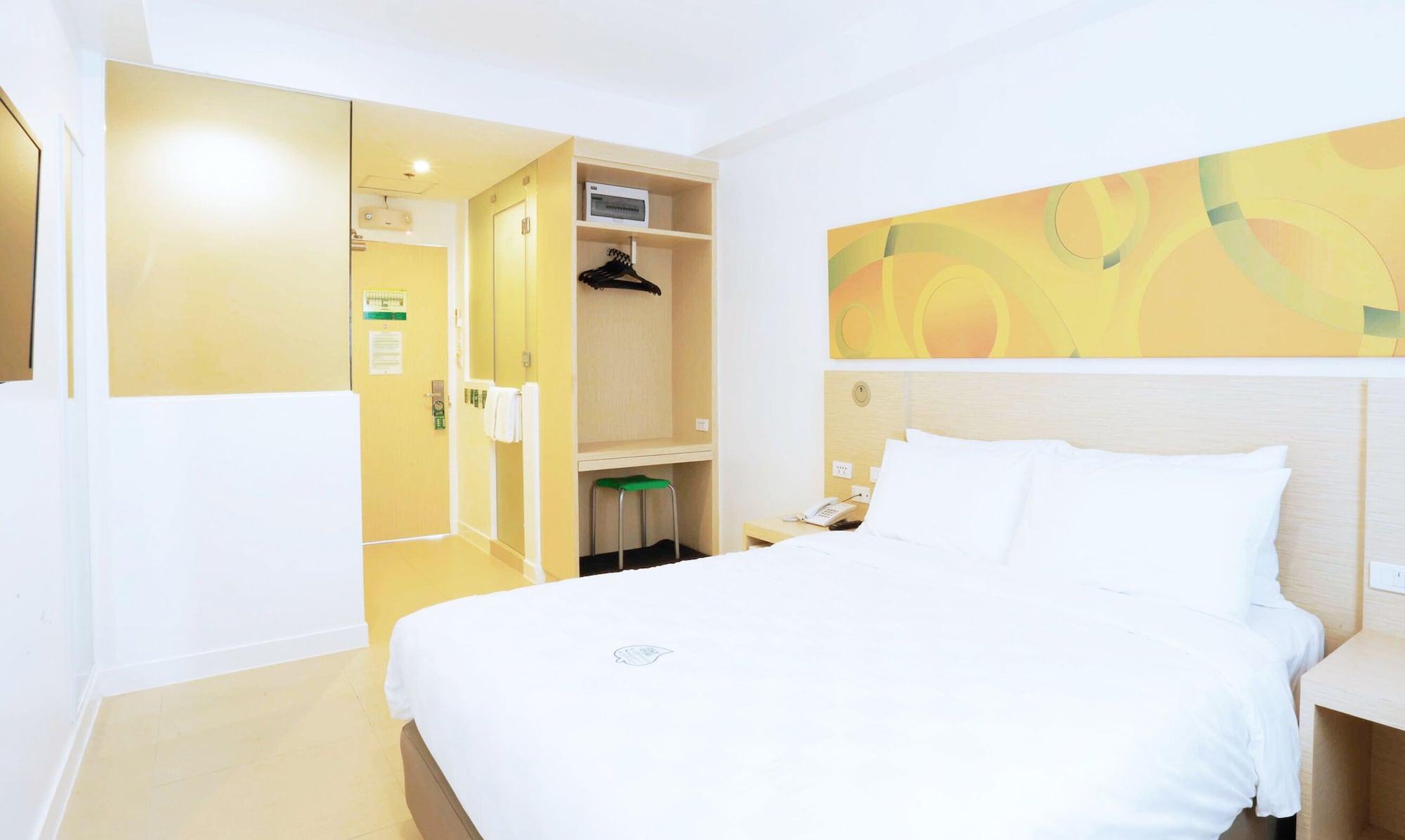 Go Hotels Manila Airport Road Paranaque City Buitenkant foto