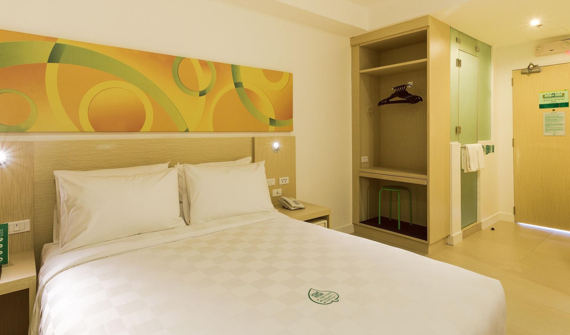 Go Hotels Manila Airport Road Paranaque City Buitenkant foto