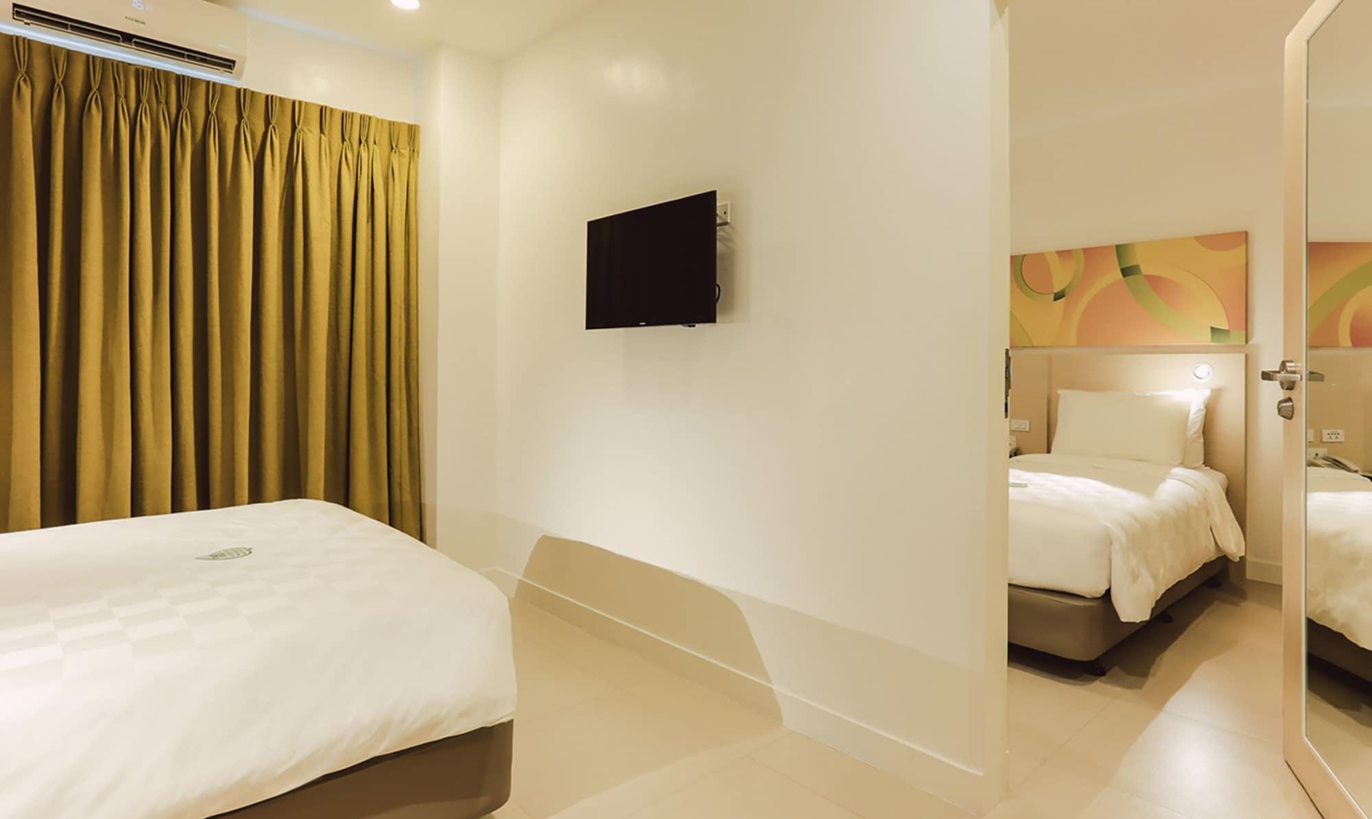 Go Hotels Manila Airport Road Paranaque City Buitenkant foto