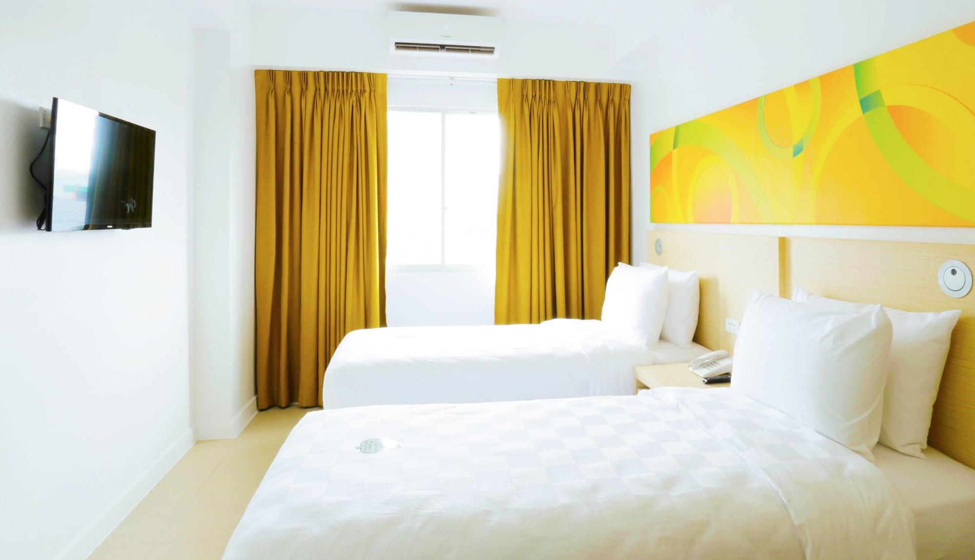 Go Hotels Manila Airport Road Paranaque City Buitenkant foto
