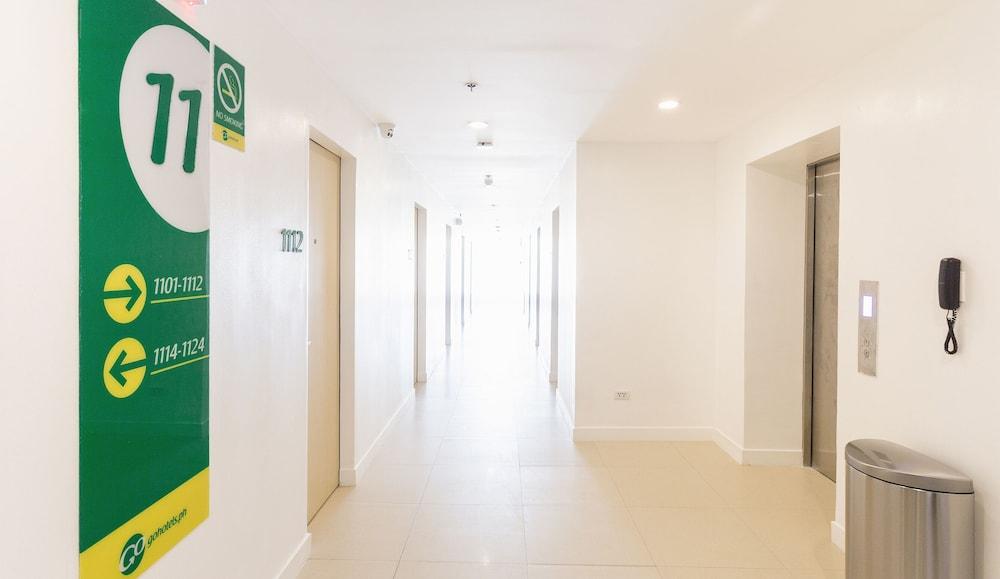 Go Hotels Manila Airport Road Paranaque City Buitenkant foto