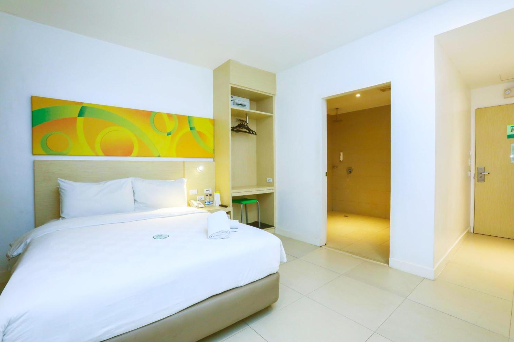 Go Hotels Manila Airport Road Paranaque City Buitenkant foto