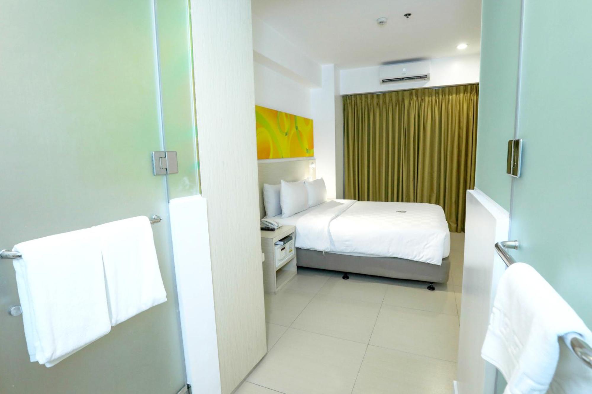 Go Hotels Manila Airport Road Paranaque City Buitenkant foto