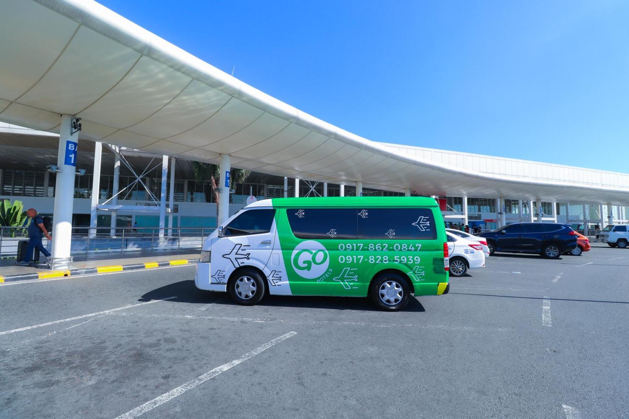Go Hotels Manila Airport Road Paranaque City Buitenkant foto