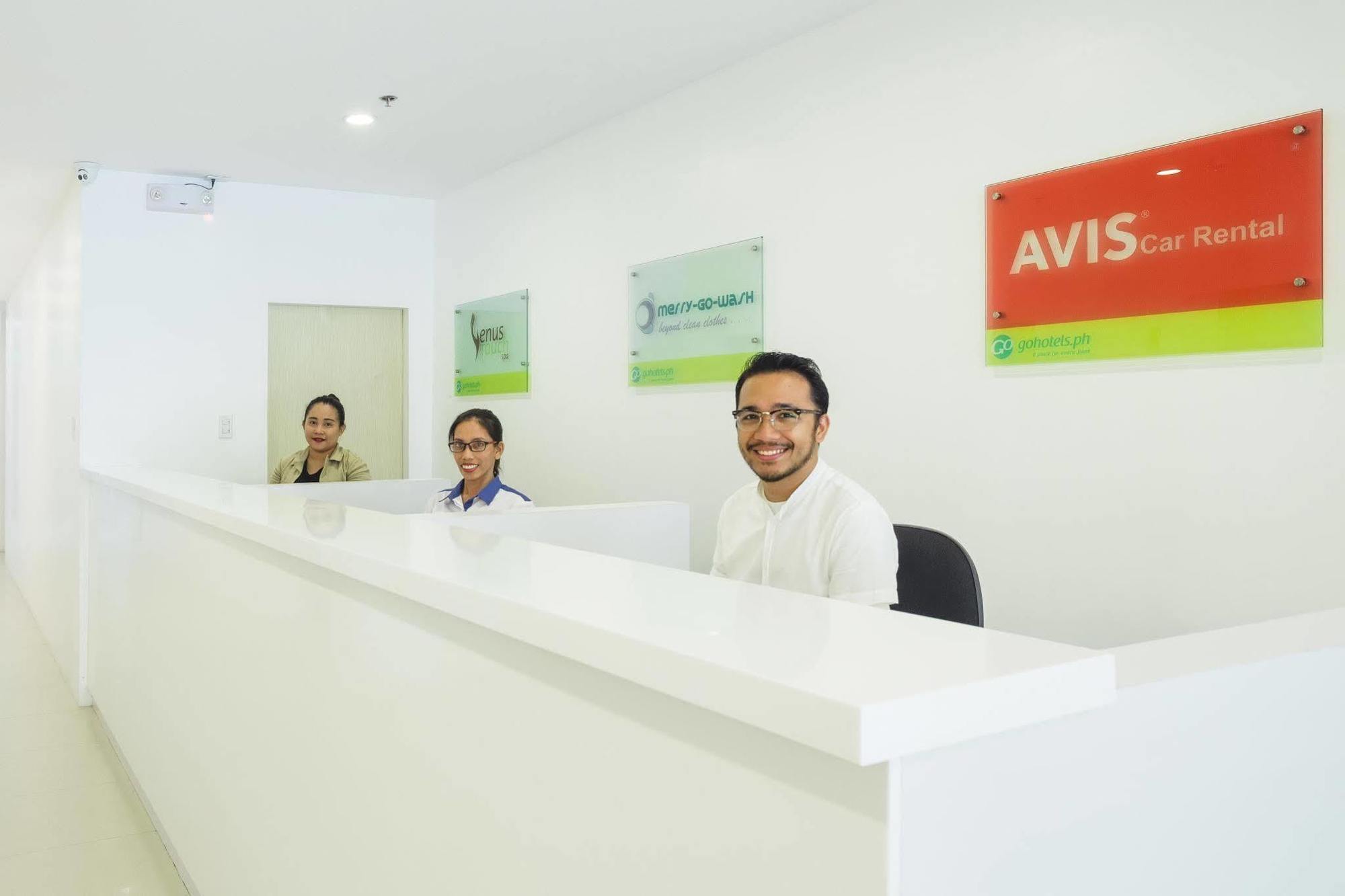Go Hotels Manila Airport Road Paranaque City Buitenkant foto